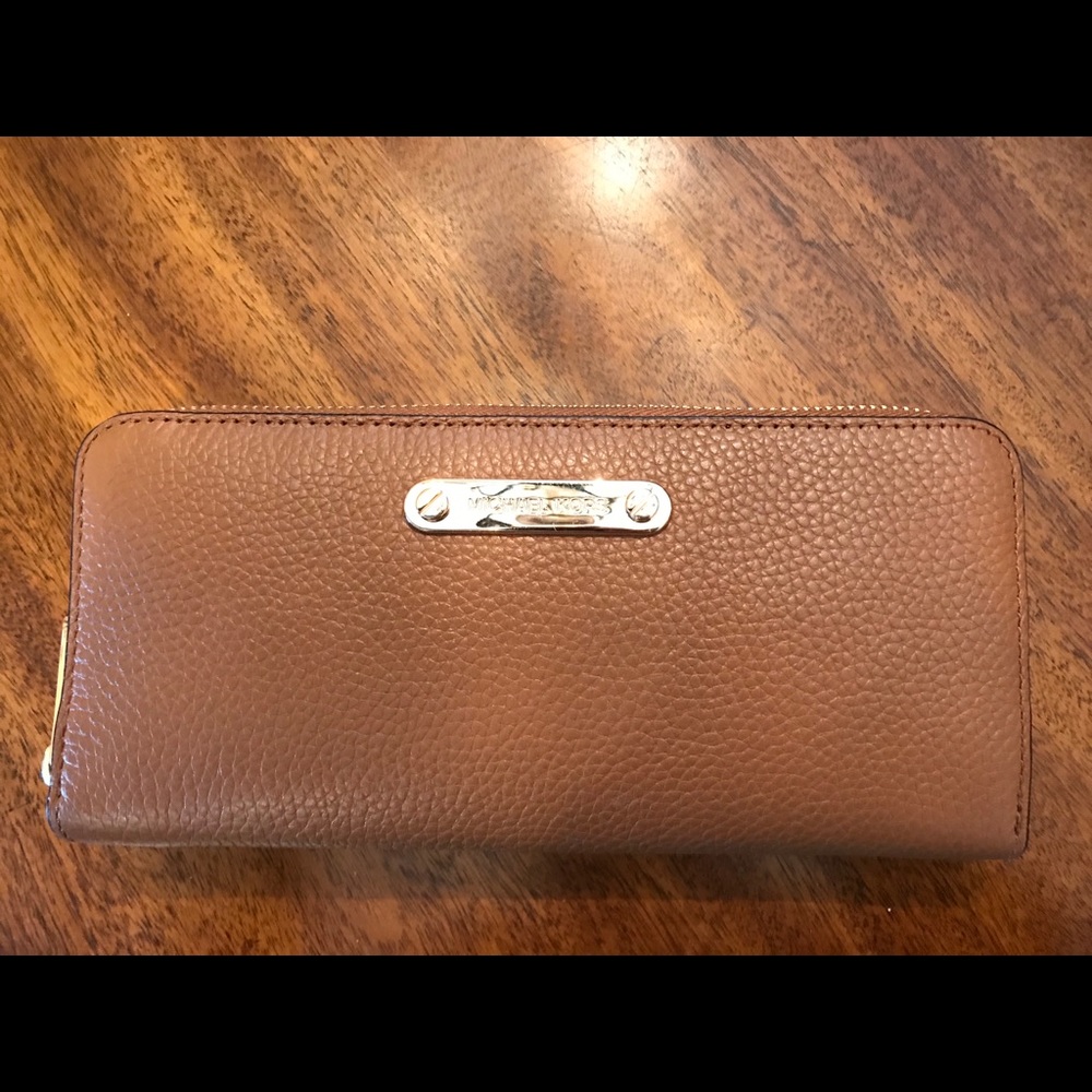 Michael Kors Zipper Wallet
